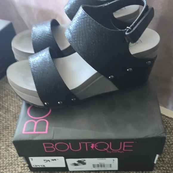 Corkys Black Wedge Sandals - Picture 3 of 7